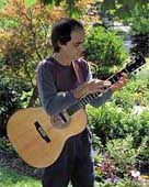 martin posen-acoustic guitarist-garden